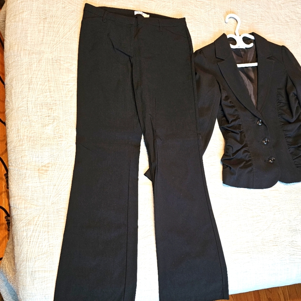 Black Ricki's suit